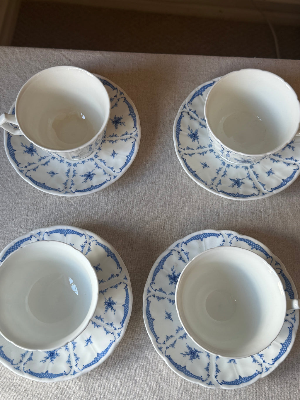 Vintage Aynsley Delphine Bone China Tea Set – 6 Piece  (4 teacups & saucers, sugar bowl with lid and milk jug)